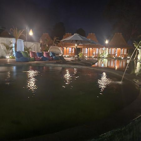 Starlake Villa & Glamping Kubupenlokan Екстер'єр фото